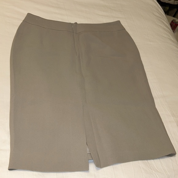 NWOT Armani Collezioni Silk pencil skirt - Picture 3 of 6